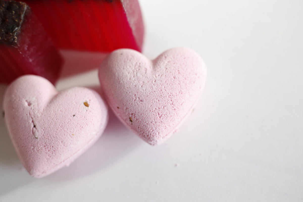 Handmade Soap and Bath bomb perfect for Christmas gift, Birthday gift, wedding or bridesmaid gift, Gift for ladies, Small Gift for her