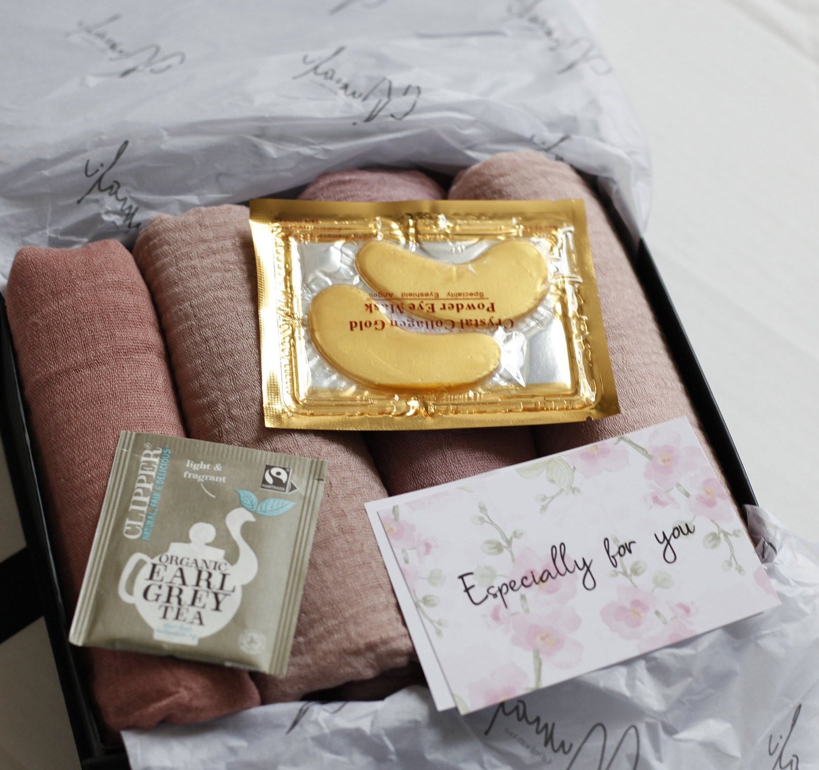 Elegant Eid Gift Box, 4 Nude crinkle Hijabs with 'Eid Mubarak' Gold Foiled gift box , hijab box for eid gifting, Hijab box for eid