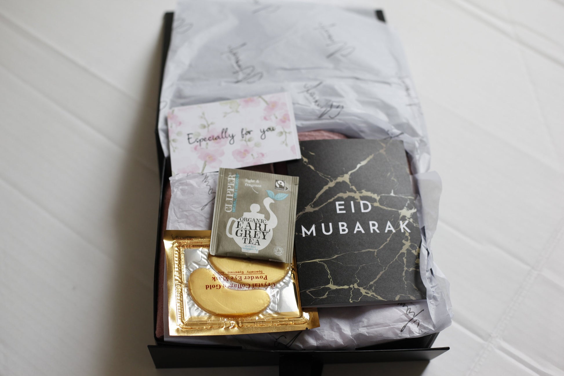 Elegant Eid Gift Box, 4 Nude crinkle Hijabs with 'Eid Mubarak' Gold Foiled gift box , hijab box for eid gifting, Hijab box for eid