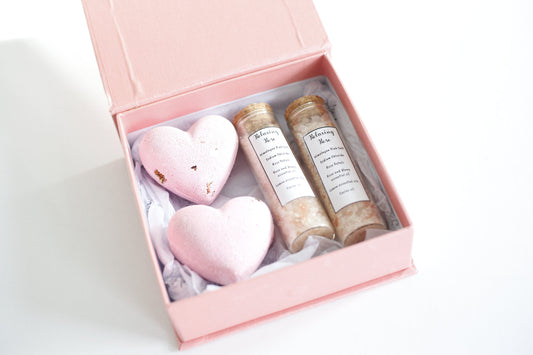 Small spa gift box for christmas, Bath salt , heart bath bomb, gift box for women, gifts for her, Christmas gifts, Ladies Gifts